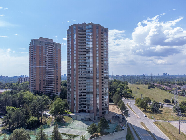 The Classic in Toronto, ON - Building Photo - Building Photo