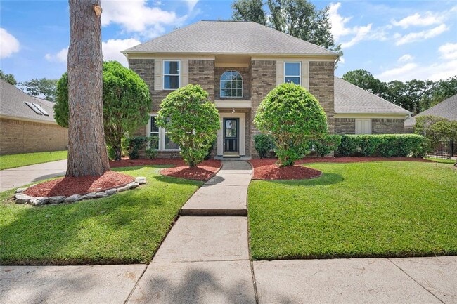 15127 Greenleaf Ln