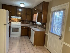 8431 Moultrie Dr in Jonesboro, GA - Building Photo - Building Photo