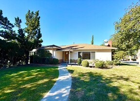 1369 Norton Ave in Glendale, CA - Building Photo