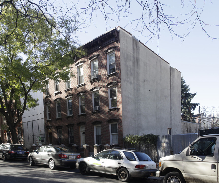 34 Adelphi St in Brooklyn, NY - Building Photo