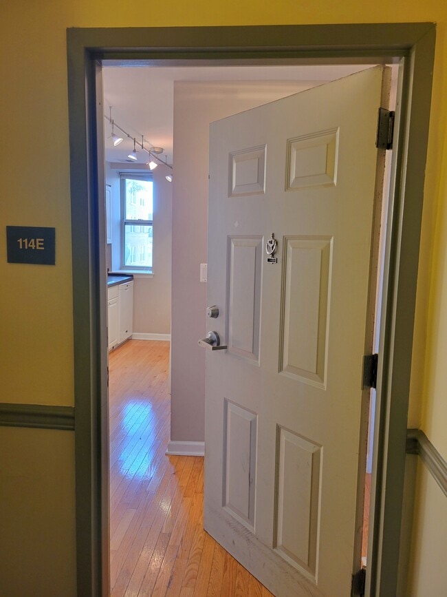 1308 Clifton St NW in Washington, DC - Foto de edificio - Building Photo