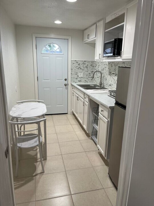 16102 Foxfire Dr in Tampa, FL - Building Photo