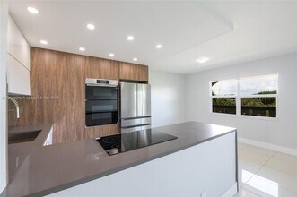 1902 Bermuda Cir, Unit J4 in Coconut Creek, FL - Building Photo - Building Photo