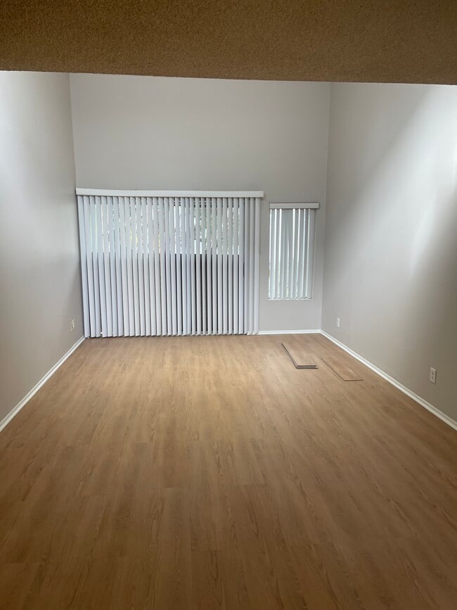 18645 Hatteras St, Unit 280 in Tarzana, CA - Foto de edificio - Building Photo