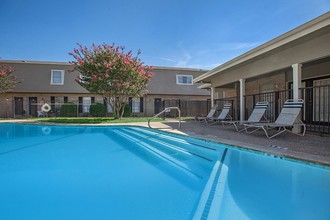 Valley View Apartments in Fort Worth, TX - Foto de edificio - Building Photo