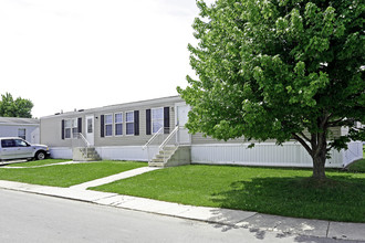 Meadowbrook Estates in Monroe, MI - Foto de edificio - Building Photo