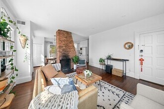 22 Halsey St, Unit 4 in Providence, RI - Building Photo - Building Photo