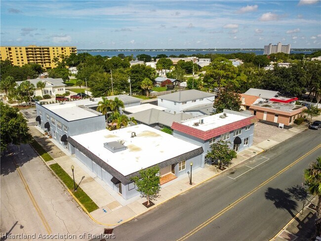 241 S Commerce Ave-Unit -202 in Sebring, FL - Foto de edificio - Building Photo