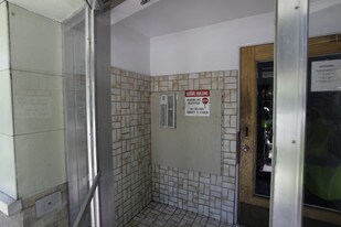 Rox's Place in Denver, CO - Building Photo