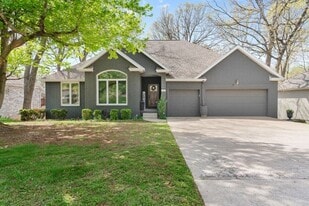 840 E Gaslight Dr in Springfield, MO - Building Photo