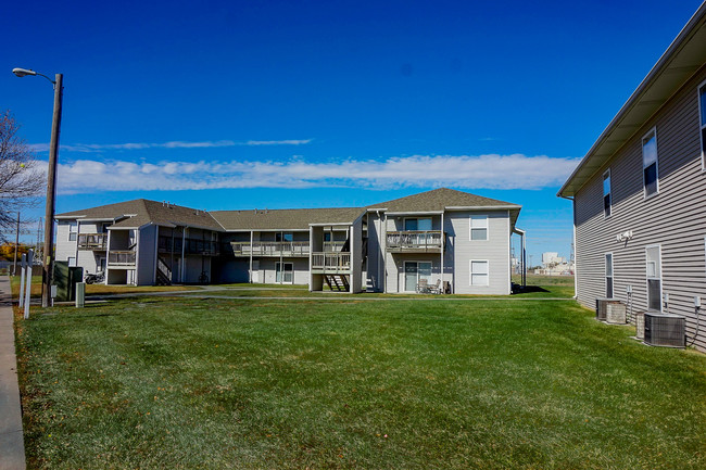 Cherry Park in Grand Island, NE - Foto de edificio - Building Photo