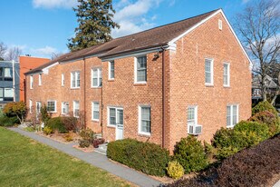 White Plains Manor in White Plains, NY - Building Photo