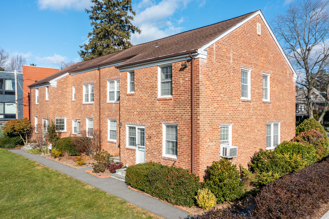 White Plains Manor in White Plains, NY - Foto de edificio