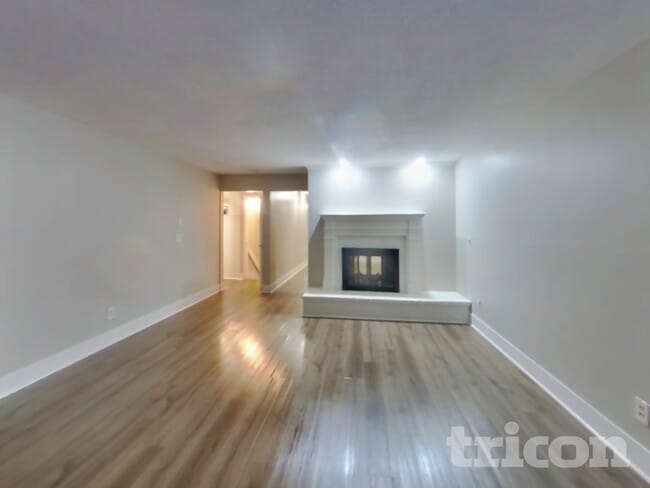 820 Shenandoah Ln N in Plymouth, MN - Foto de edificio - Building Photo