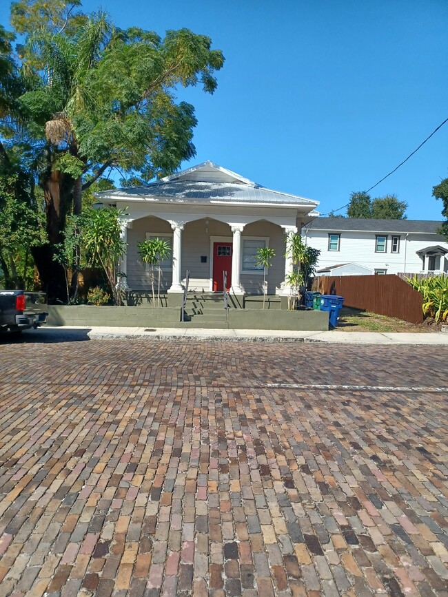 property at 2508 N Avenida Republica de Cuba