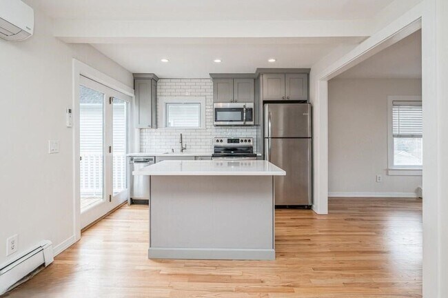 63 Le Grande Ave in Greenwich, CT - Building Photo - Building Photo