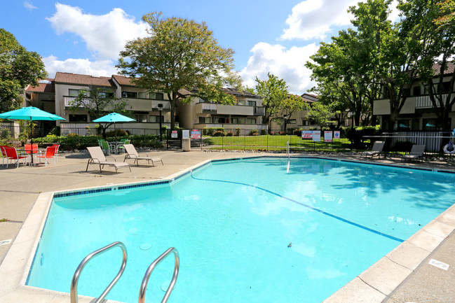 Victoria Park Apartments in Fremont, CA - Foto de edificio - Building Photo