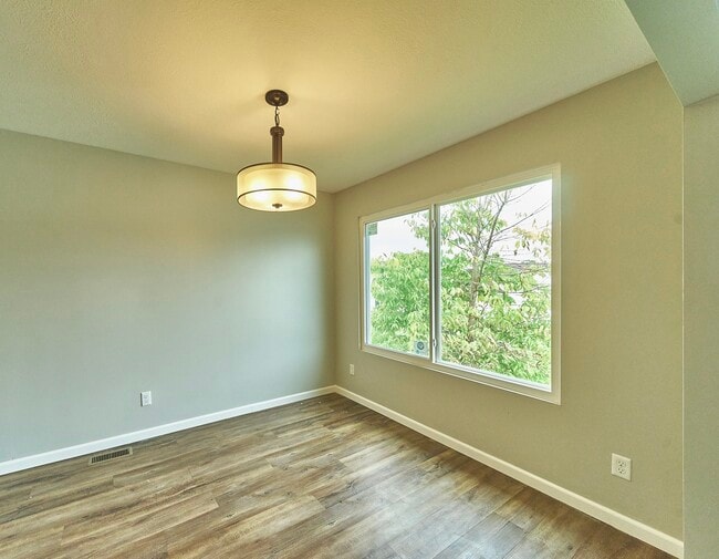 property at 1080 Fairlane Ct