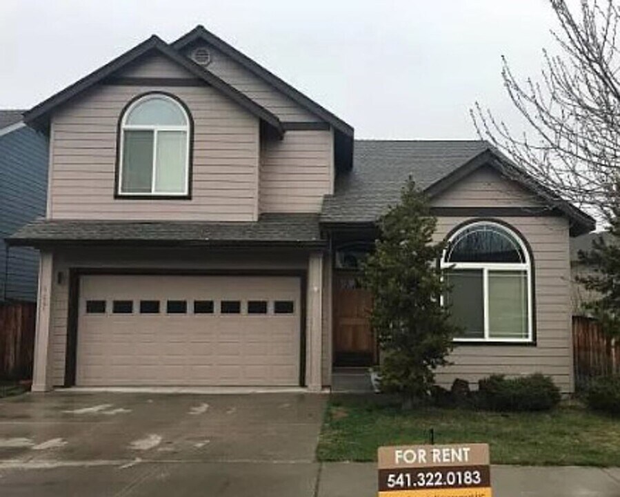 61641 Kaci Ln in Bend, OR - Building Photo