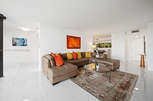 2000 Towerside Terrace in Miami, FL - Building Photo