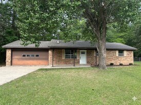 917 W Wildwood Dr in Kountze, TX - Building Photo