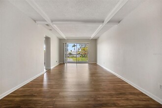 4420 37th St S in St. Petersburg, FL - Foto de edificio - Building Photo