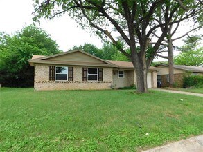119 Bluebird Cir in Denton, TX - Building Photo - Building Photo