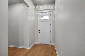 6000 SW Desert Ave in Bentonville, AR - Building Photo - Building Photo