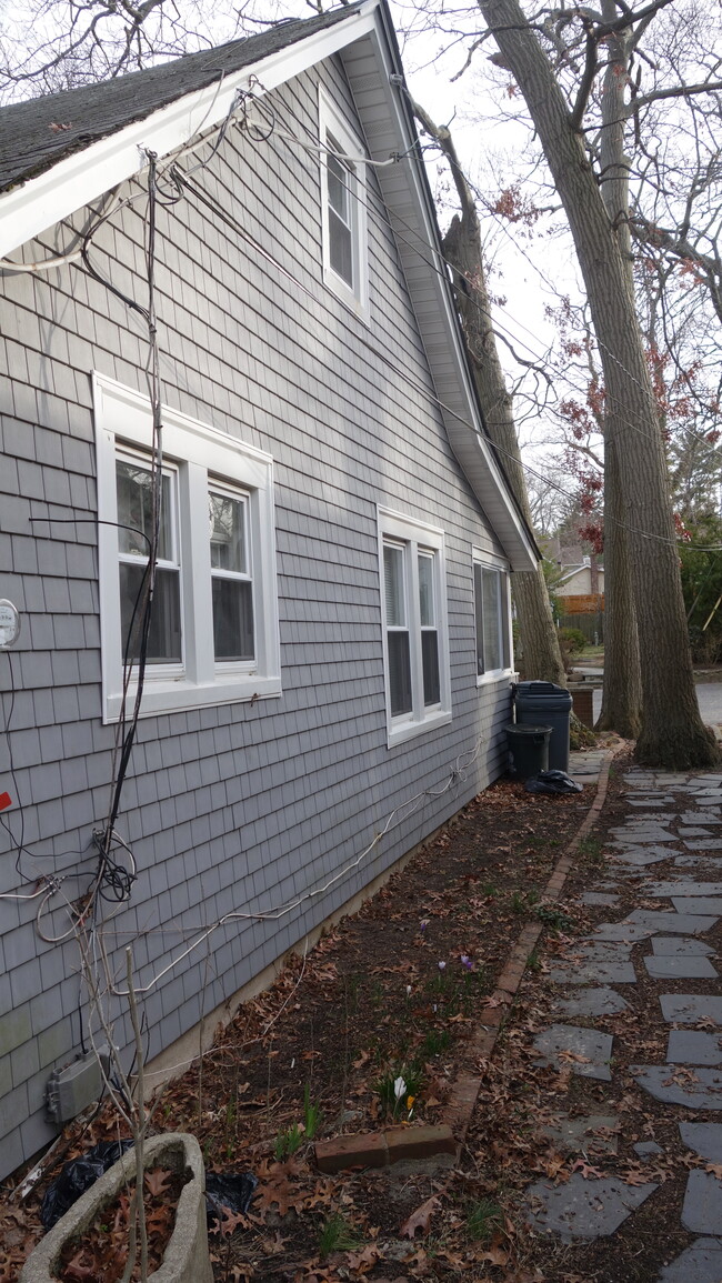 51 Bellerose Rd in Sound Beach, NY - Foto de edificio - Building Photo