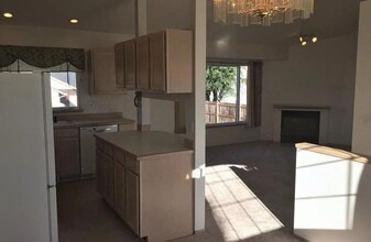 2031 Hollow Dale Pl in Everett, WA - Building Photo - Building Photo