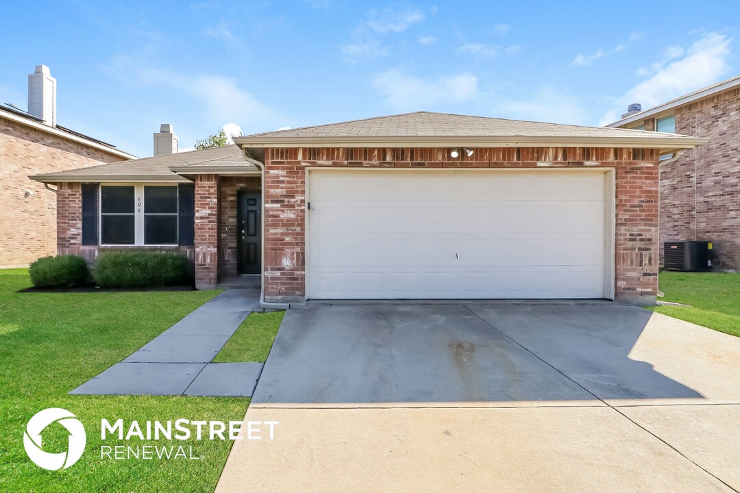 606 Ragwood Rd in Arlington, TX - Building Photo