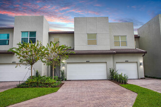 4969 Navali Dr in Wellington, FL - Foto de edificio - Building Photo