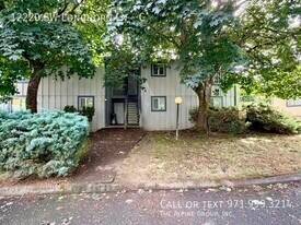 12220 SW Longhorn Ln in Beaverton, OR - Building Photo