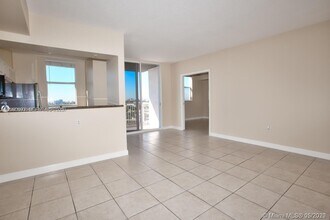 1 Glen Royal Pkwy in Miami, FL - Building Photo - Building Photo