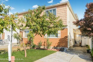 453 Dongan Hills Ave in Staten Island, NY - Building Photo