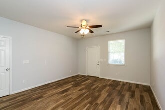 50 Brookview Dr in Newnan, GA - Building Photo - Building Photo