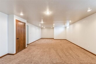 824 10th Ave S in Mount Vernon, IA - Foto de edificio - Building Photo