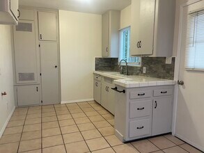 8991 Burke Ave, Unit C in South Gate, CA - Building Photo - Building Photo