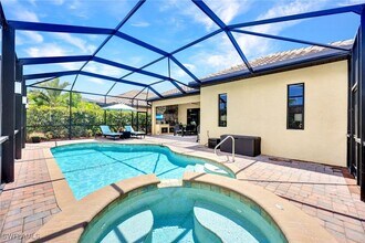 28101 Foxrock Ct in Bonita Springs, FL - Building Photo - Building Photo
