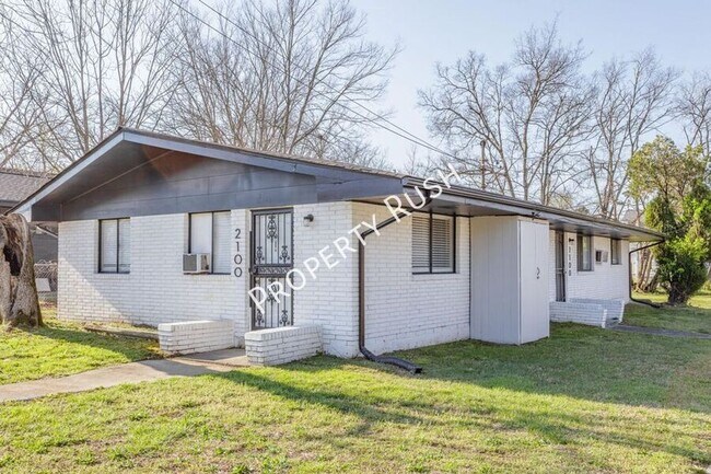 property at 1100 S Willow St