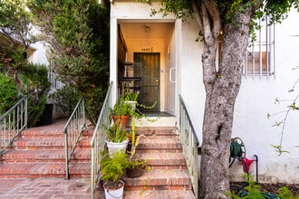 4605 Marmion Way in Los Angeles, CA - Foto de edificio - Building Photo