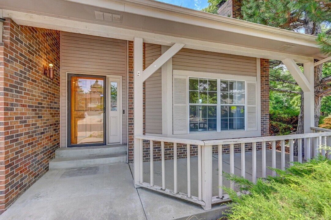 11898 E Harvard Ave in Aurora, CO - Building Photo