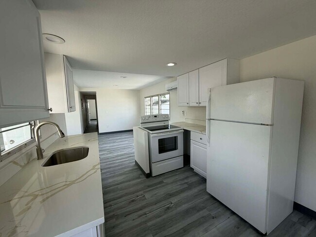 102 Amber Ave in North Fort Myers, FL - Building Photo - Building Photo