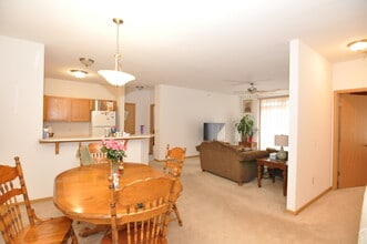 6402 Milwaukee St, Unit 204 in Madison, WI - Building Photo - Building Photo