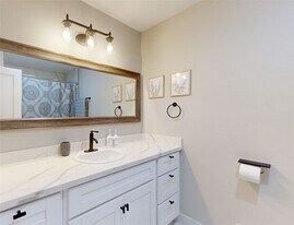 5455 Birdwood Rd in Houston, TX - Building Photo