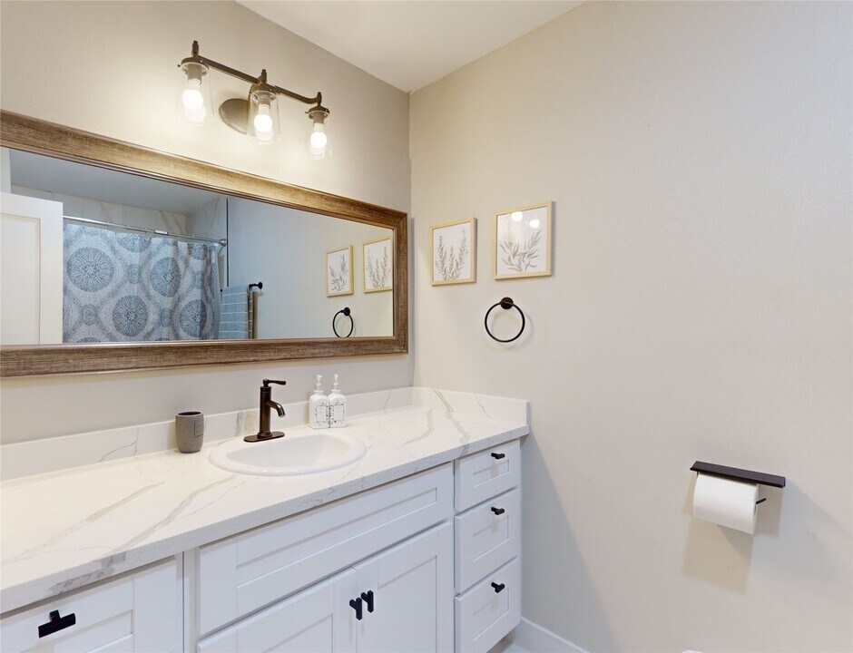 5455 Birdwood Rd in Houston, TX - Building Photo