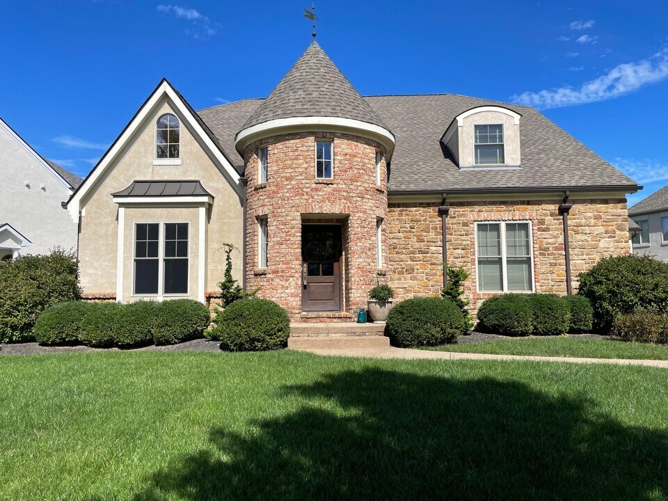 4217 Village Club Dr in Powell, OH - Building Photo