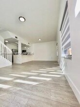 10643 SW 7th St in Pembroke Pines, FL - Foto de edificio - Building Photo