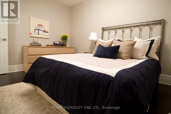 1202 Gerrard St E in Toronto, ON - Building Photo - Building Photo